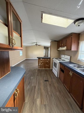 97 CONNECTOR RD, Martinsburg, WV 25405