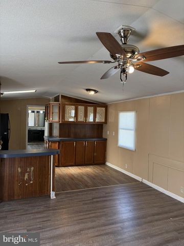 97 CONNECTOR RD, Martinsburg, WV 25405