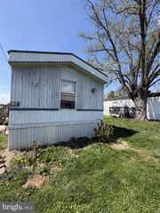 97 CONNECTOR RD, Martinsburg, WV 25405