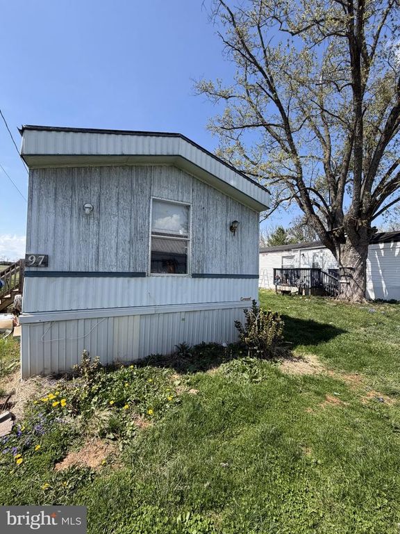97 CONNECTOR RD, Martinsburg, WV 25405