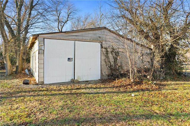 520 E Lee Street, Nevada, MO 64772