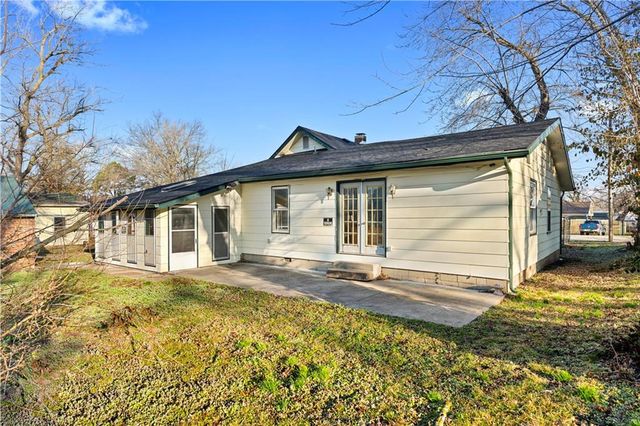 520 E Lee Street, Nevada, MO 64772