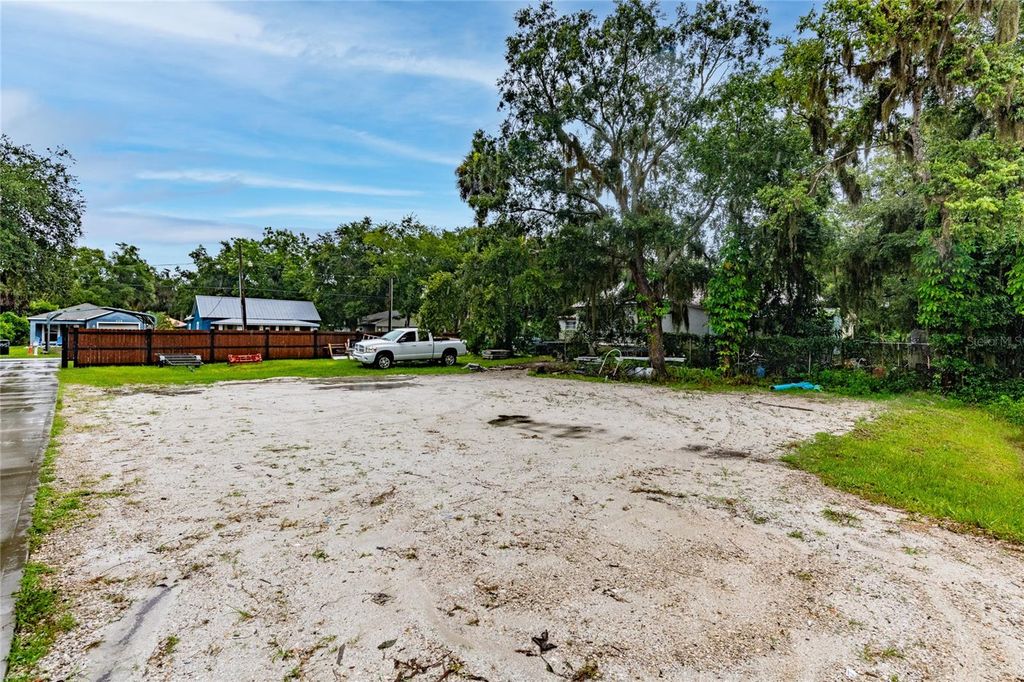 Image 11 of property listing at 334 SHELDON STREET, New Smyrna Beach, FL 32168