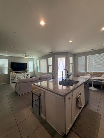 6347 N Alta Vista Lane, Fresno, CA 93722