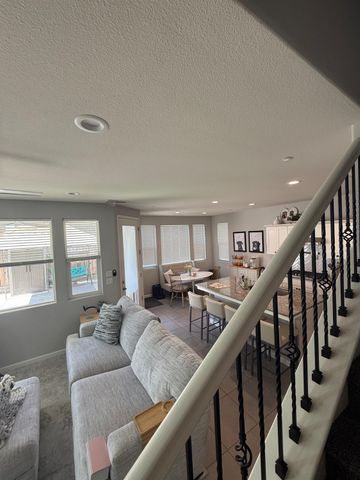 6347 N Alta Vista Lane, Fresno, CA 93722