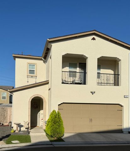 6347 N Alta Vista Lane, Fresno, CA 93722