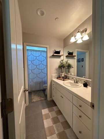 6347 N Alta Vista Lane, Fresno, CA 93722