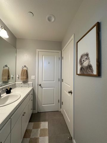 6347 N Alta Vista Lane, Fresno, CA 93722