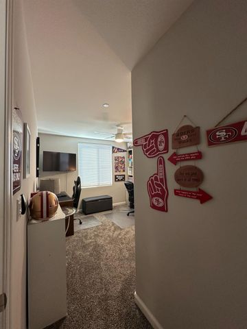 6347 N Alta Vista Lane, Fresno, CA 93722