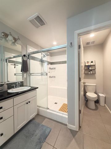 6347 N Alta Vista Lane, Fresno, CA 93722