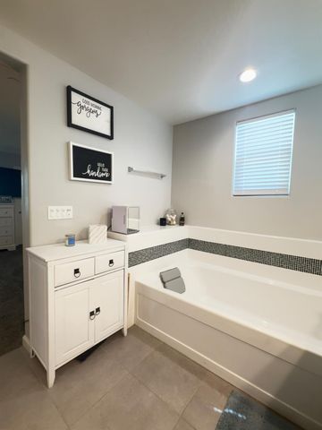 6347 N Alta Vista Lane, Fresno, CA 93722