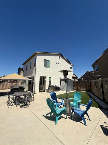 6347 N Alta Vista Lane, Fresno, CA 93722