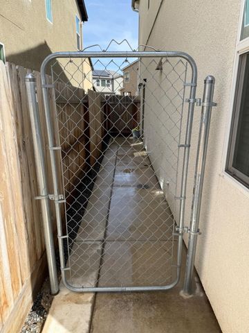 6347 N Alta Vista Lane, Fresno, CA 93722