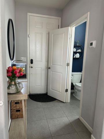 6347 N Alta Vista Lane, Fresno, CA 93722