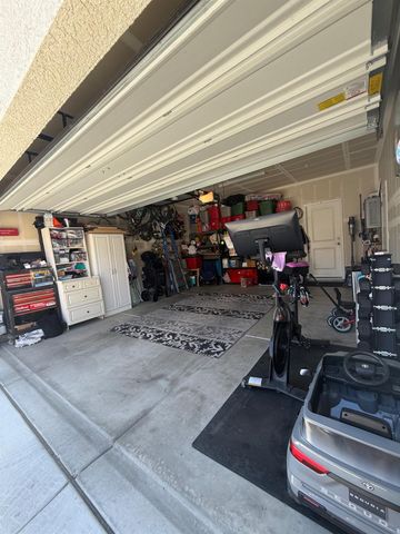 6347 N Alta Vista Lane, Fresno, CA 93722