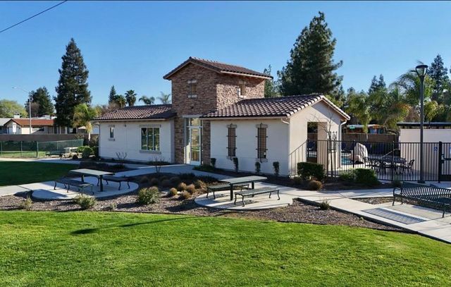 6347 N Alta Vista Lane, Fresno, CA 93722