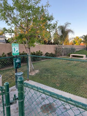 6347 N Alta Vista Lane, Fresno, CA 93722