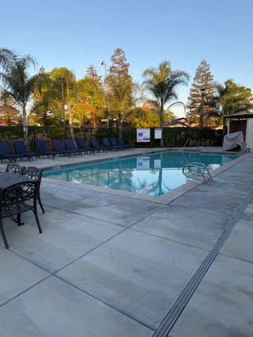 6347 N Alta Vista Lane, Fresno, CA 93722