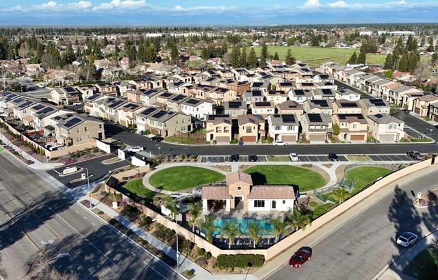 6347 N Alta Vista Lane, Fresno, CA 93722