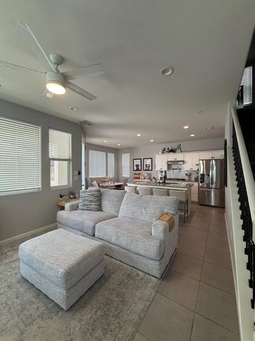 6347 N Alta Vista Lane, Fresno, CA 93722