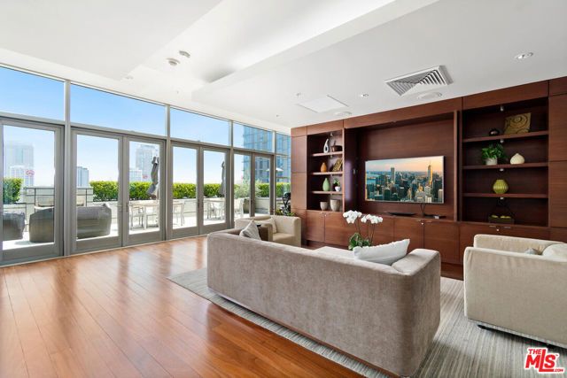 1155 S Grand Avenue 815, Los Angeles, CA 90015