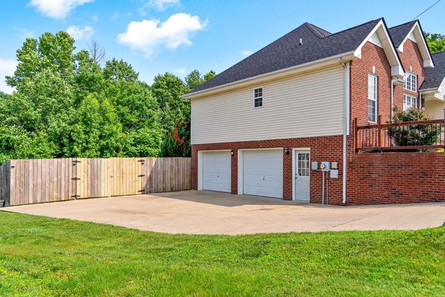 99 West Dr, Clarksville, TN 37040