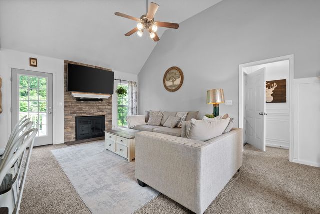 99 West Dr, Clarksville, TN 37040