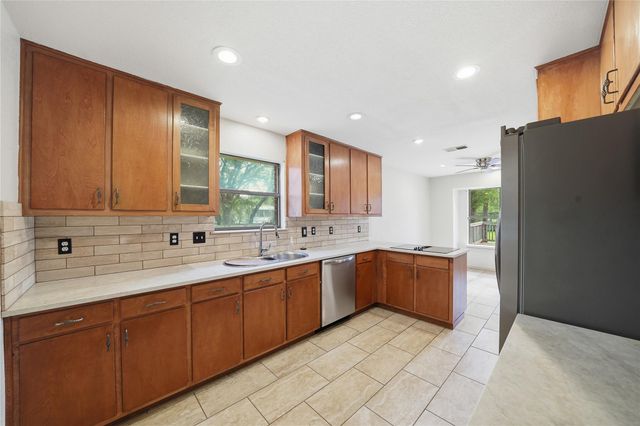 203 Shoal DR, Georgetown, TX 78633