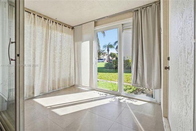 2 Simonton Circle, Weston, FL 33326