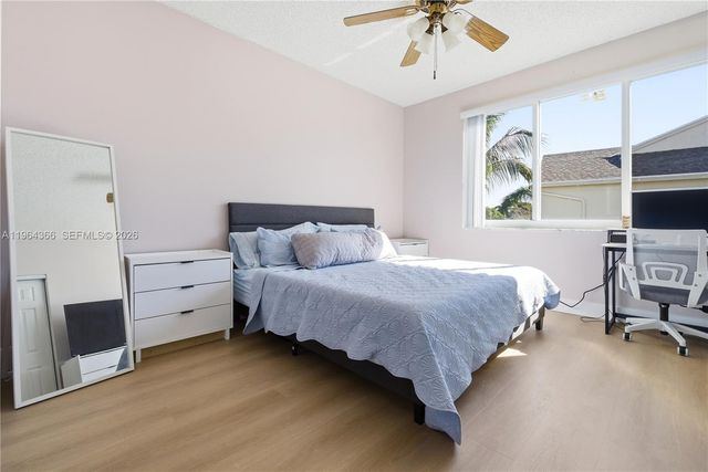 2 Simonton Circle, Weston, FL 33326