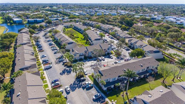 2 Simonton Circle, Weston, FL 33326