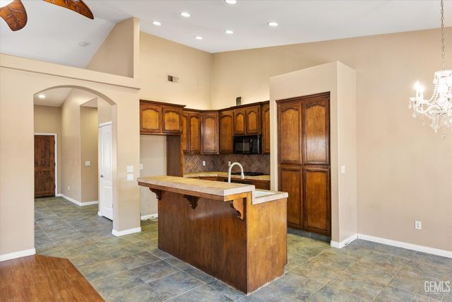 3811 Europa Lane, Bakersfield, CA 93312