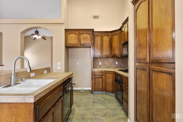 3811 Europa Lane, Bakersfield, CA 93312