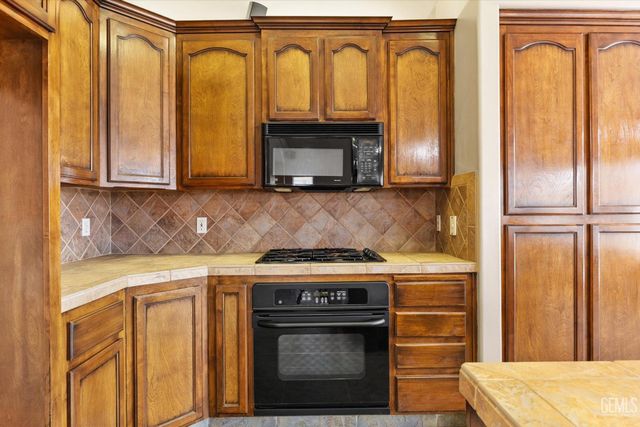 3811 Europa Lane, Bakersfield, CA 93312