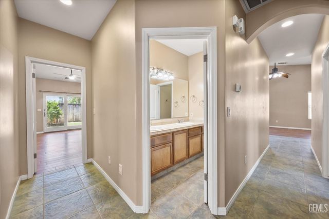 3811 Europa Lane, Bakersfield, CA 93312