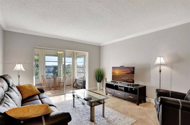 4806 NW 36th St 605, Lauderdale Lakes, FL 33319