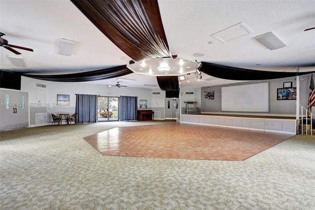 4806 NW 36th St 605, Lauderdale Lakes, FL 33319