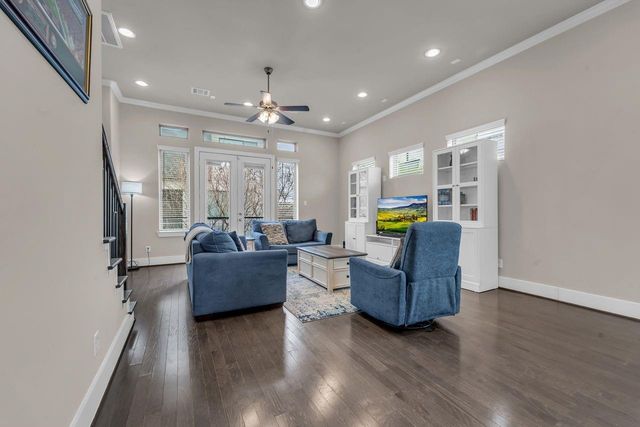 5849 E Post Oak Lane, Houston, TX 77055