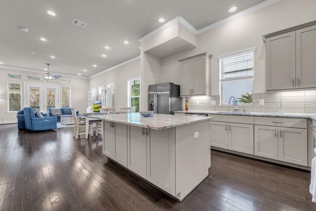 5849 E Post Oak Lane, Houston, TX 77055