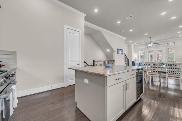 5849 E Post Oak Lane, Houston, TX 77055