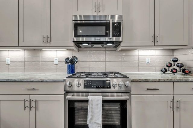 5849 E Post Oak Lane, Houston, TX 77055