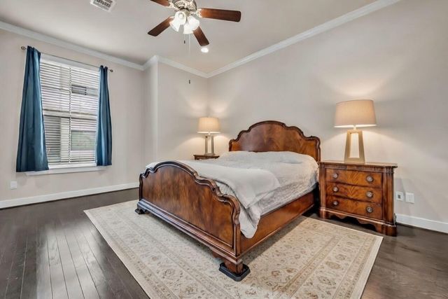 5849 E Post Oak Lane, Houston, TX 77055