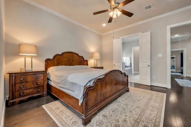 5849 E Post Oak Lane, Houston, TX 77055