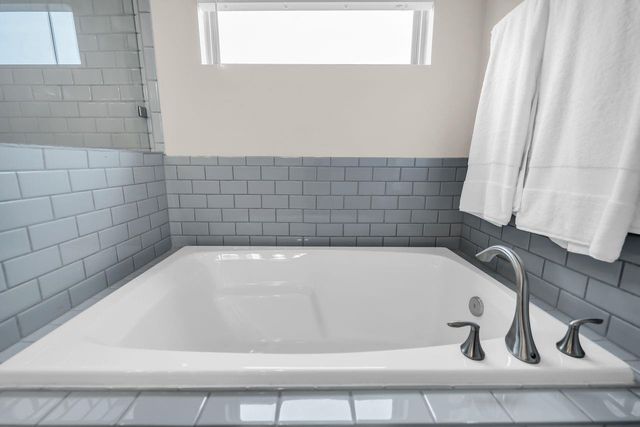 5849 E Post Oak Lane, Houston, TX 77055