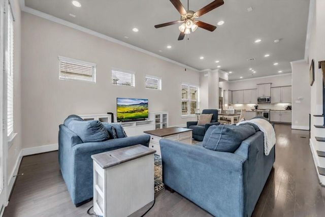 5849 E Post Oak Lane, Houston, TX 77055