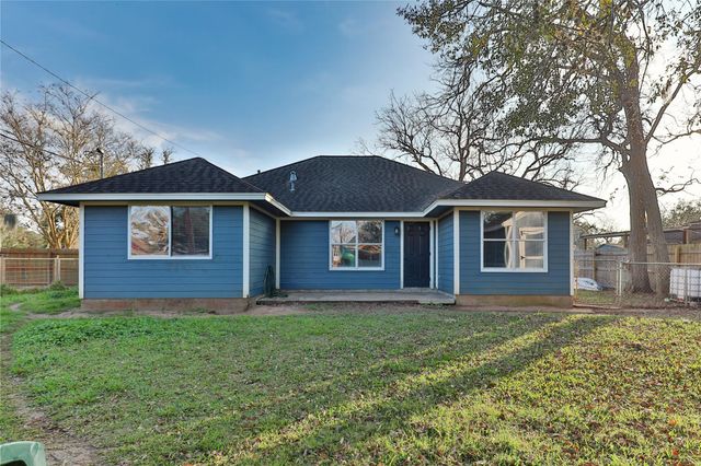 518 Tall Timber Drive, West Columbia, TX 77486