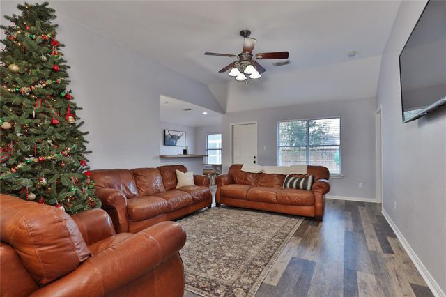 518 Tall Timber Drive, West Columbia, TX 77486