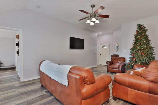 518 Tall Timber Drive, West Columbia, TX 77486