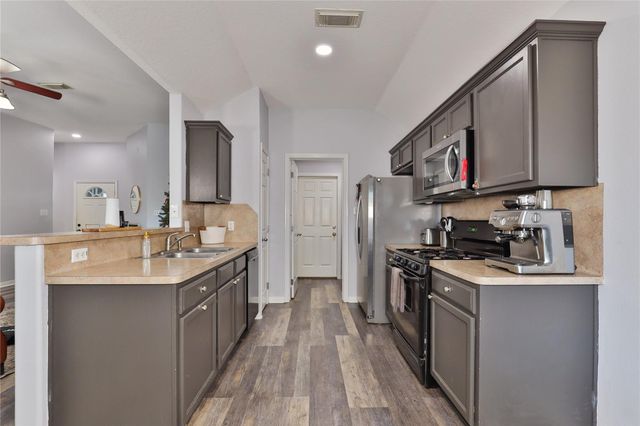 518 Tall Timber Drive, West Columbia, TX 77486