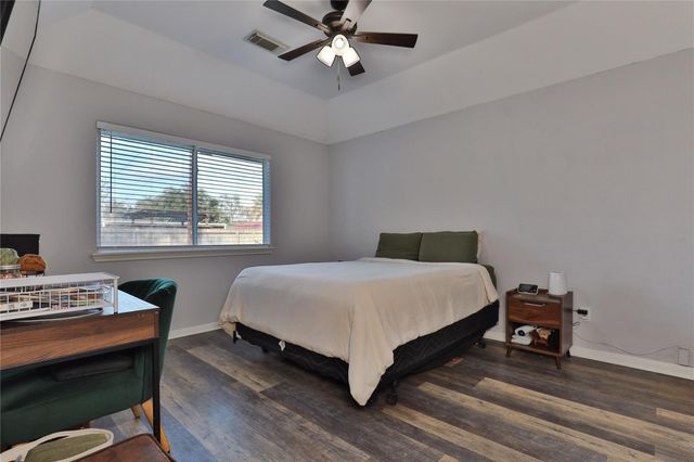 518 Tall Timber Drive, West Columbia, TX 77486